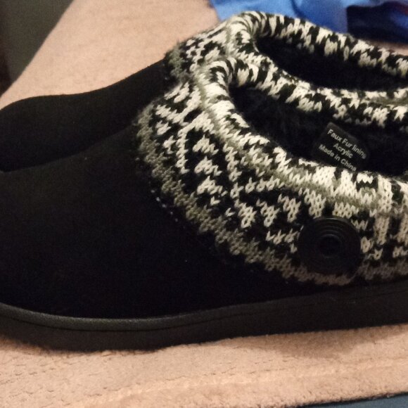 Slippers - Picture 3 of 4